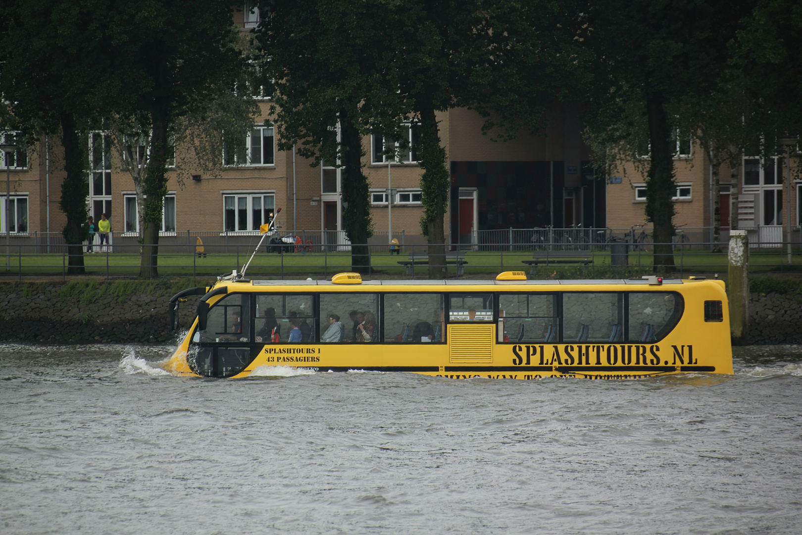 Mit dem Bus durch Rotterdam