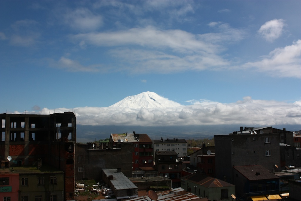 Mit dem Bus von Freiburg nach Shanghai - Ararat !!!