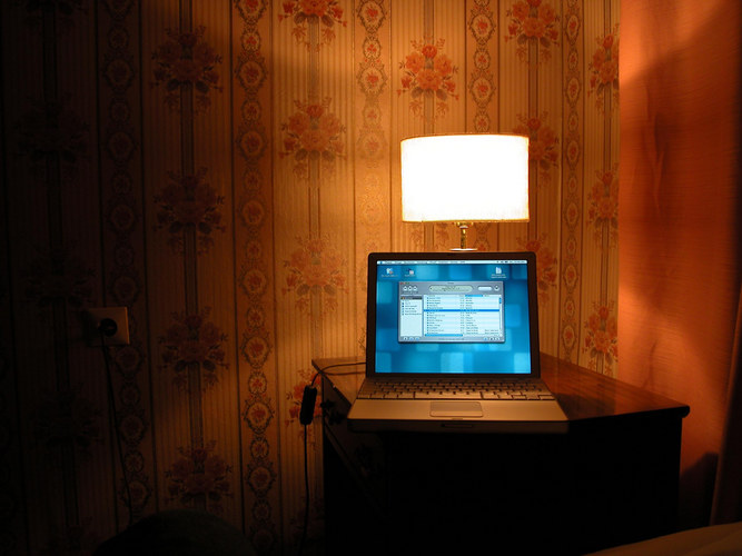 Mit dem Computer im Hotel