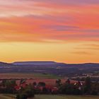 Mit dem Cottaer Spitzberg links beginnt das Elbsandsteingebirge...