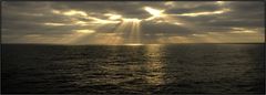 Mit dem ersten Sonnenaufgang auf See - auf der Fahrt von Teneriffa nach Madeira,