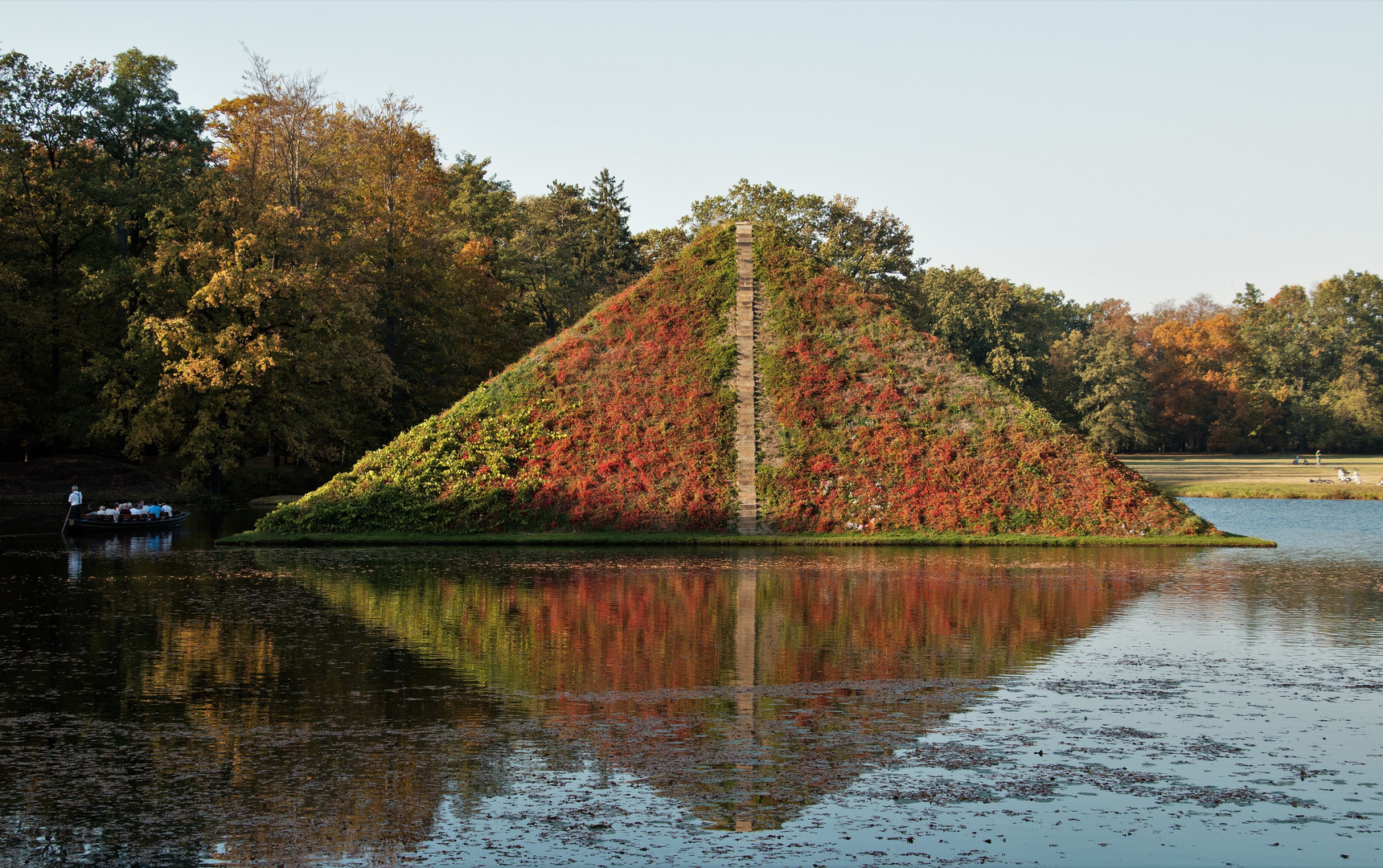 Mit dem Fährmann zur Pyramide fahren...