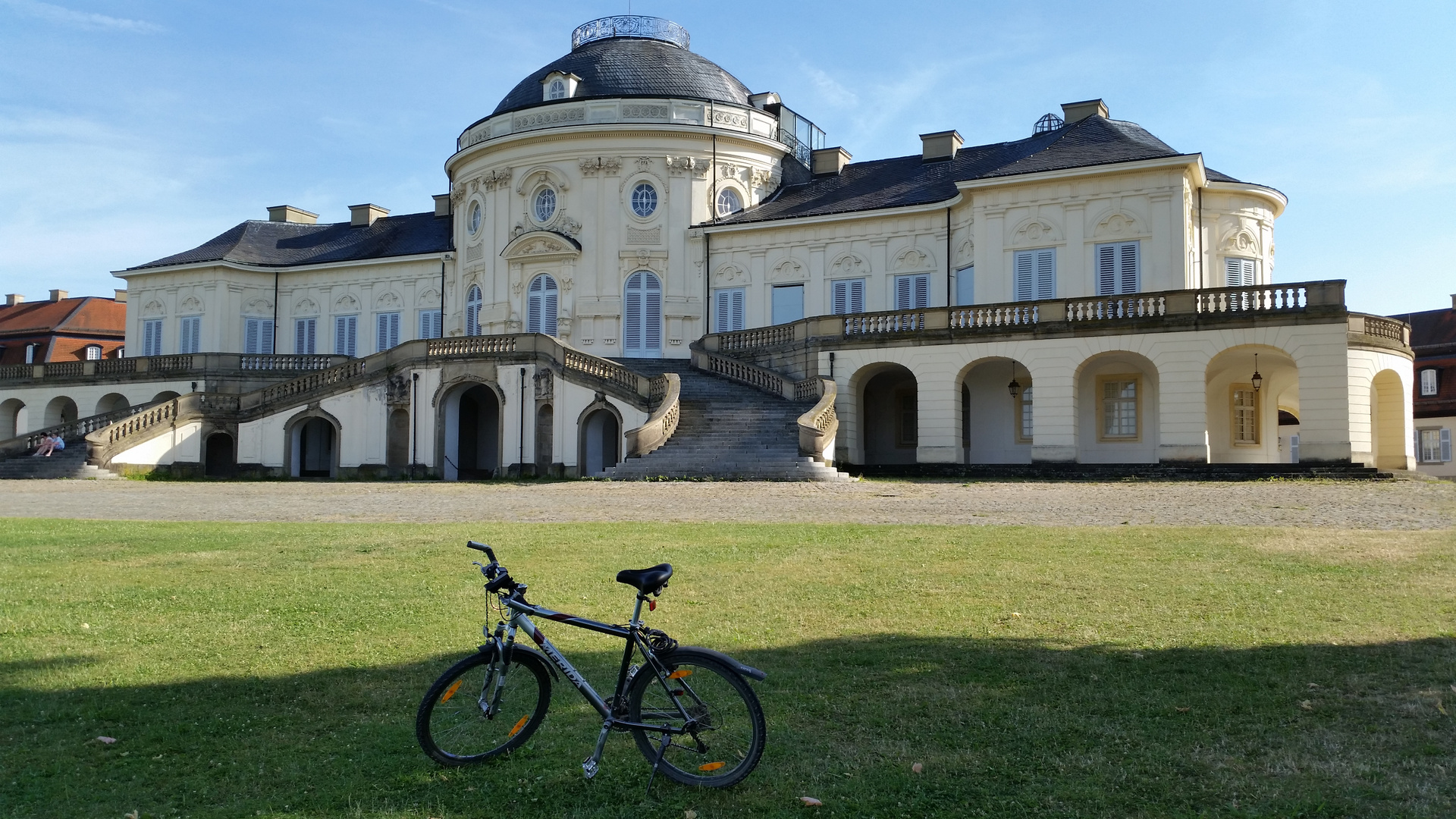 Mit dem Fahrrad zum Schloss