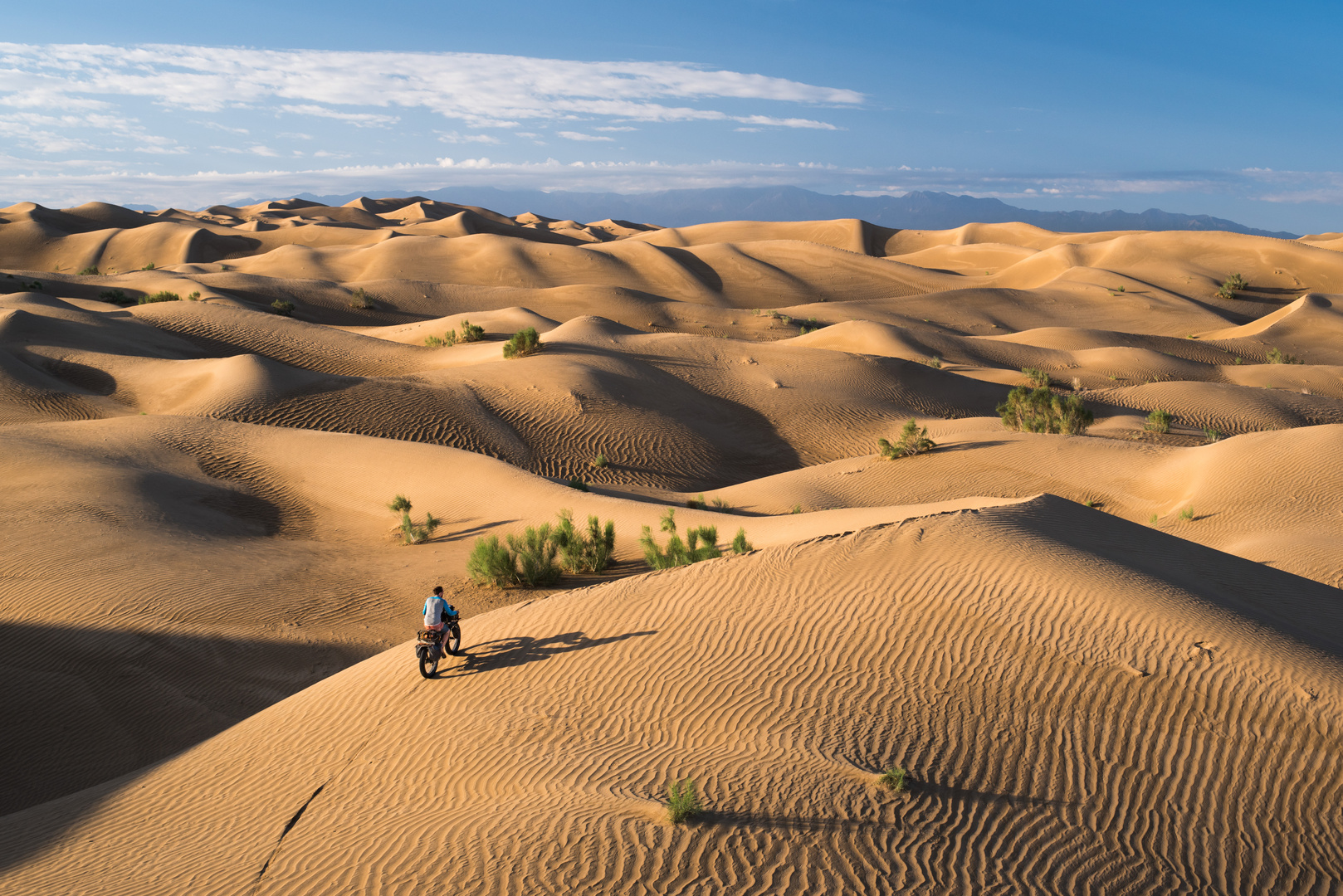 Mit dem Fatbike auf den Dünen der Gobi