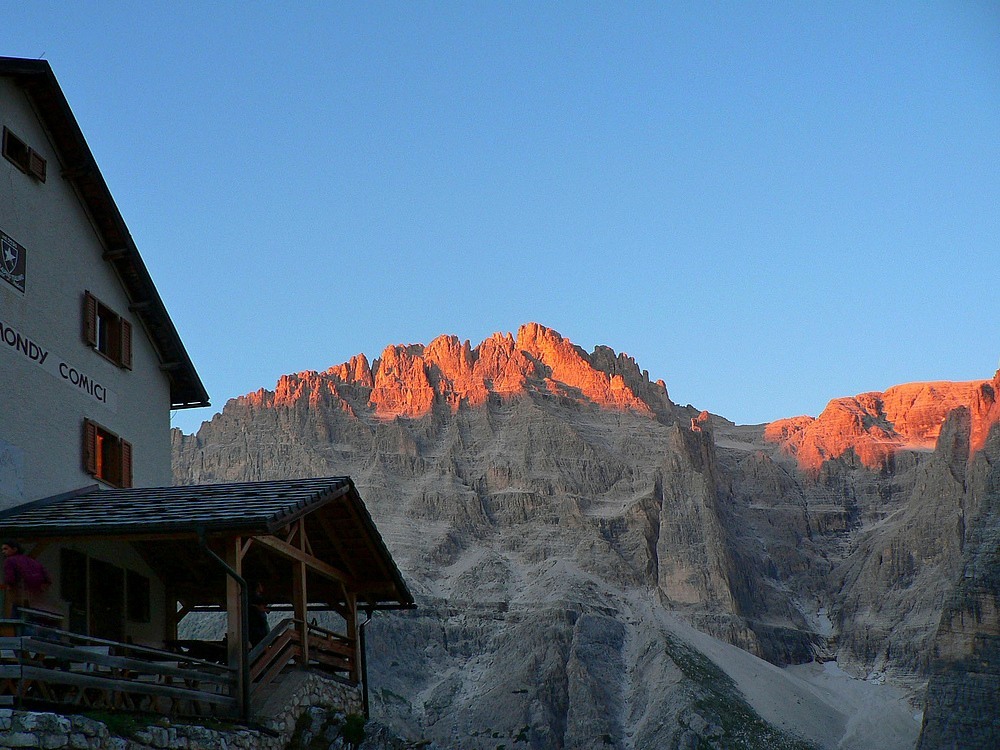 Mit dem Gipfelglühen an der Zsigmondyhütte 2224m...