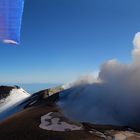 Mit dem Gleitschirm am Gipfelkrater des Ätna