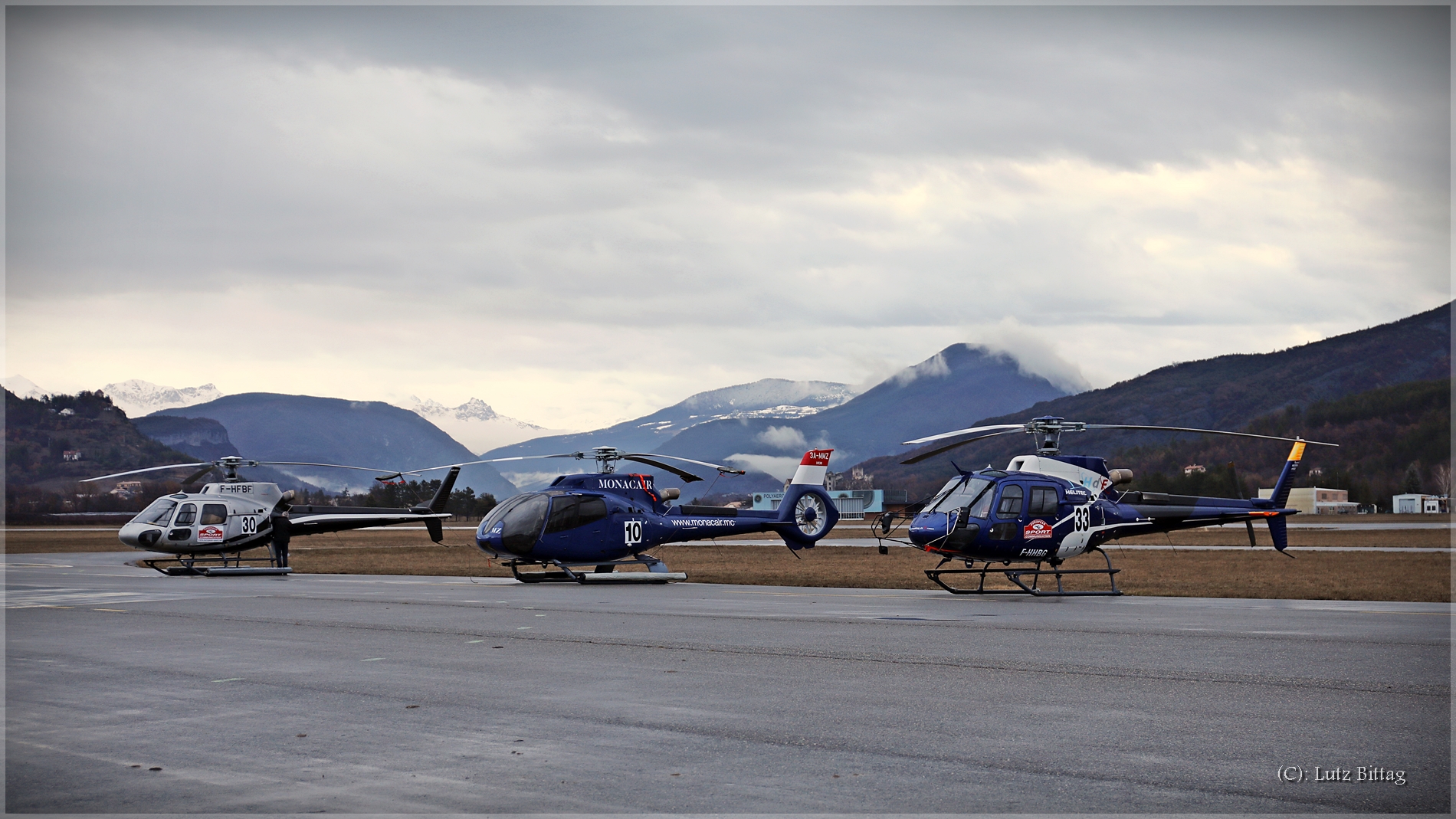 Mit dem Heli in die verschneiten Berge