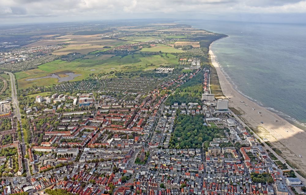 Mit dem Helikopter über Warnemünde