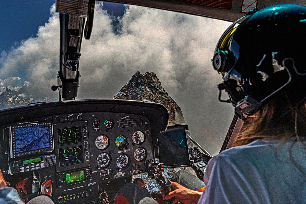 ... mit dem Helikopter von Air Zermatt am Matterhorn (2))