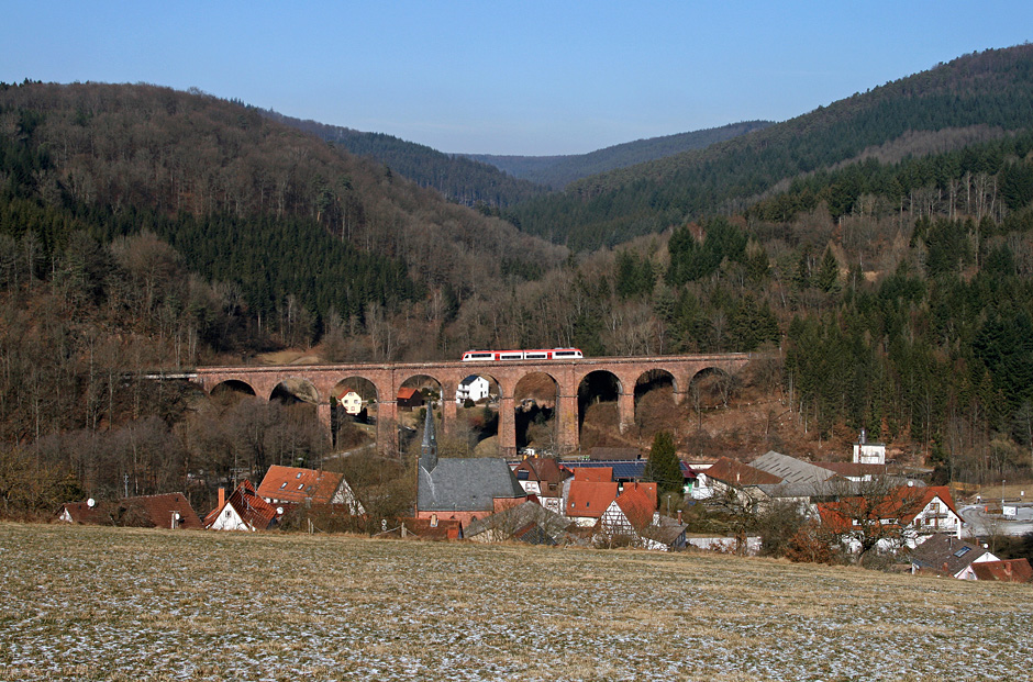 Mit dem Itino über das Hainbachtal-Viadukt