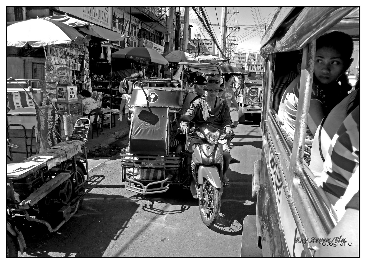 Mit dem Jeepney unterwegs in Manila..  