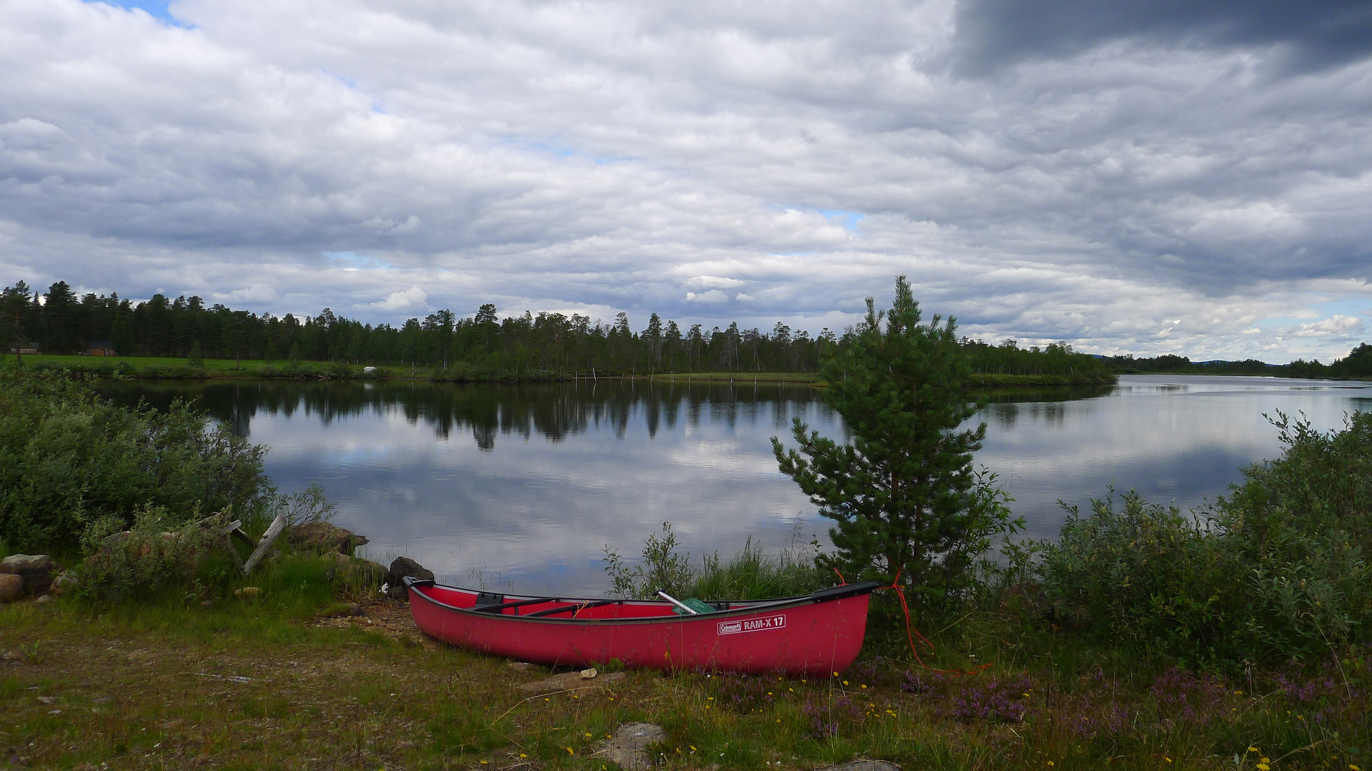 mit dem Kanu unterwegs auf dem Muddusjoki bei Inari