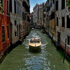  Mit dem Motorboot durch Venedig
