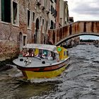 Mit dem Motorboot durch Venedig