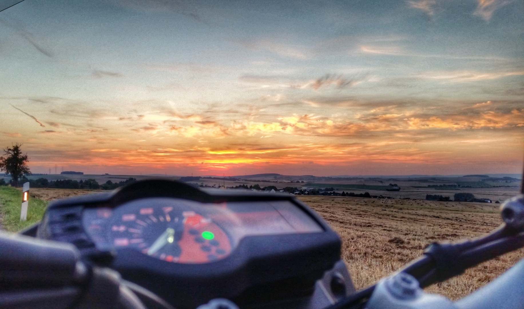 Mit dem Motorrad der Sonne entgegen