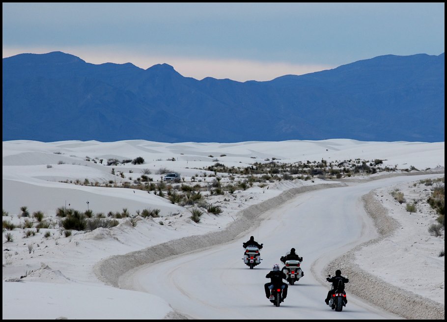 Mit dem Motorrad durch White Sands
