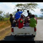 Mit dem Pickup ins nächste Dorf ... (Reisen in Papua Neu Guinea)