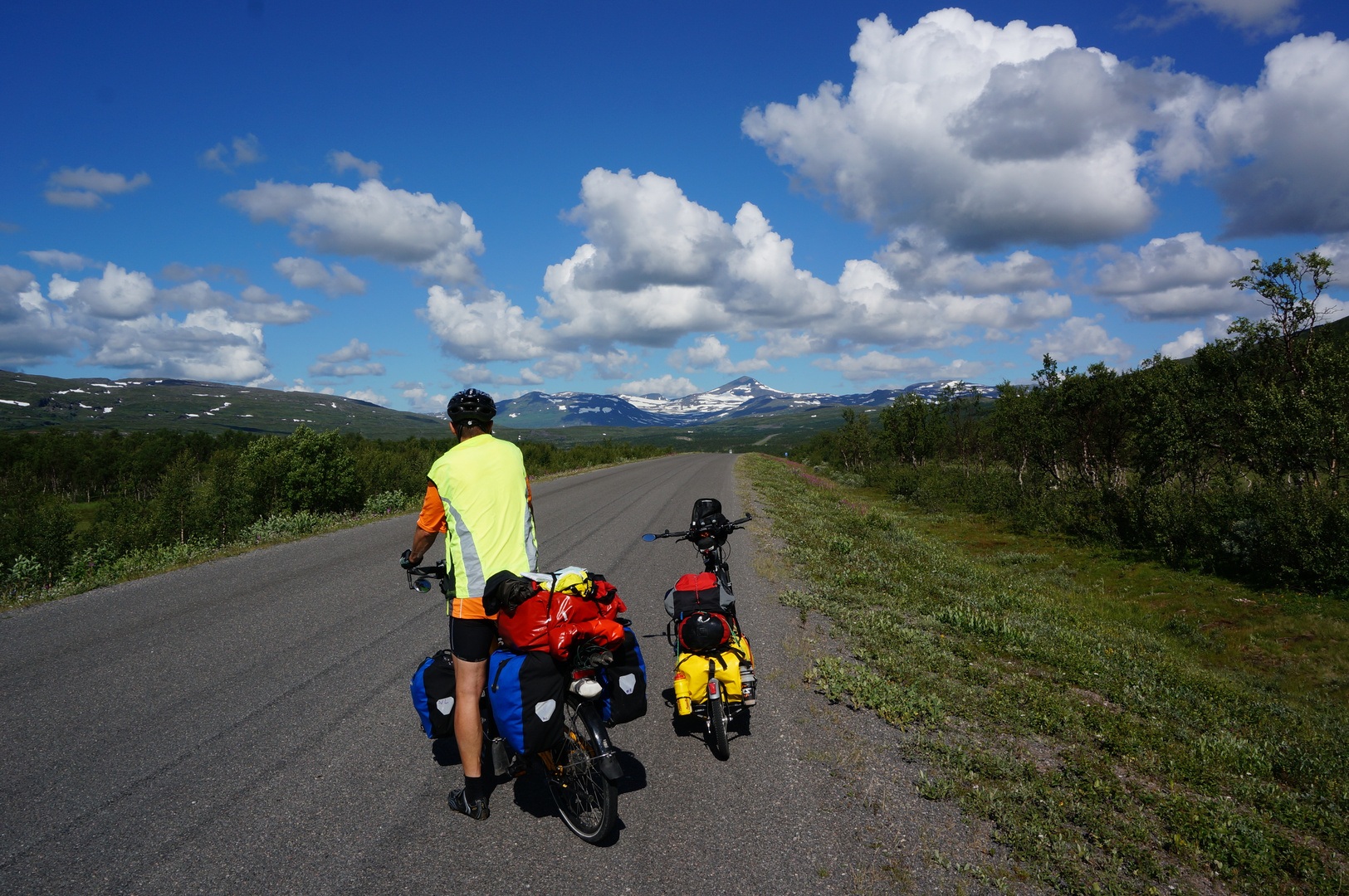 Mit dem Rad in Richtung norwegischer Grenze nach Fauske und weiter auf die Lofoten