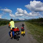 Mit dem Rad in Richtung norwegischer Grenze nach Fauske und weiter auf die Lofoten