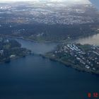 mit dem "Rosinenbomber" über der Glienicker Brücke