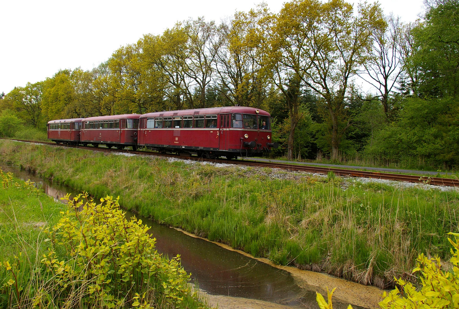 Mit dem " Roten Brummern " in Ostfriesland