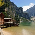 Mit dem Ruderboot kann man über den Pragser Wildsee fahren, er...