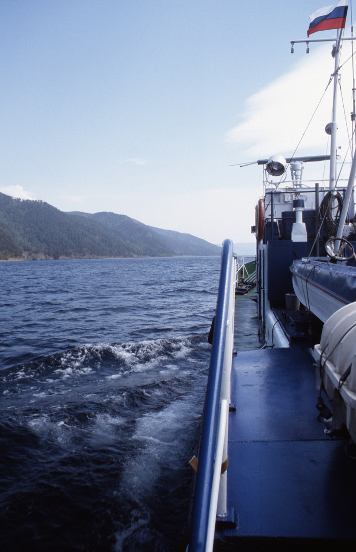 mit dem Schiff auf dem Baikal