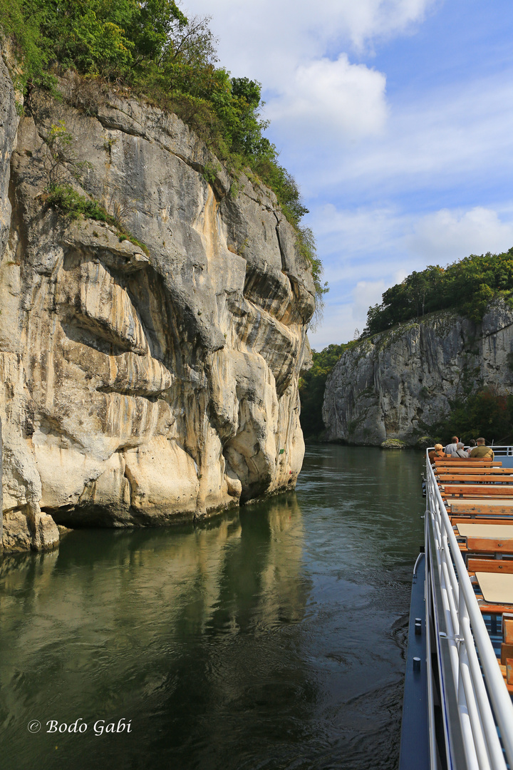 Mit dem Schiff durch den Donaudurchbruch