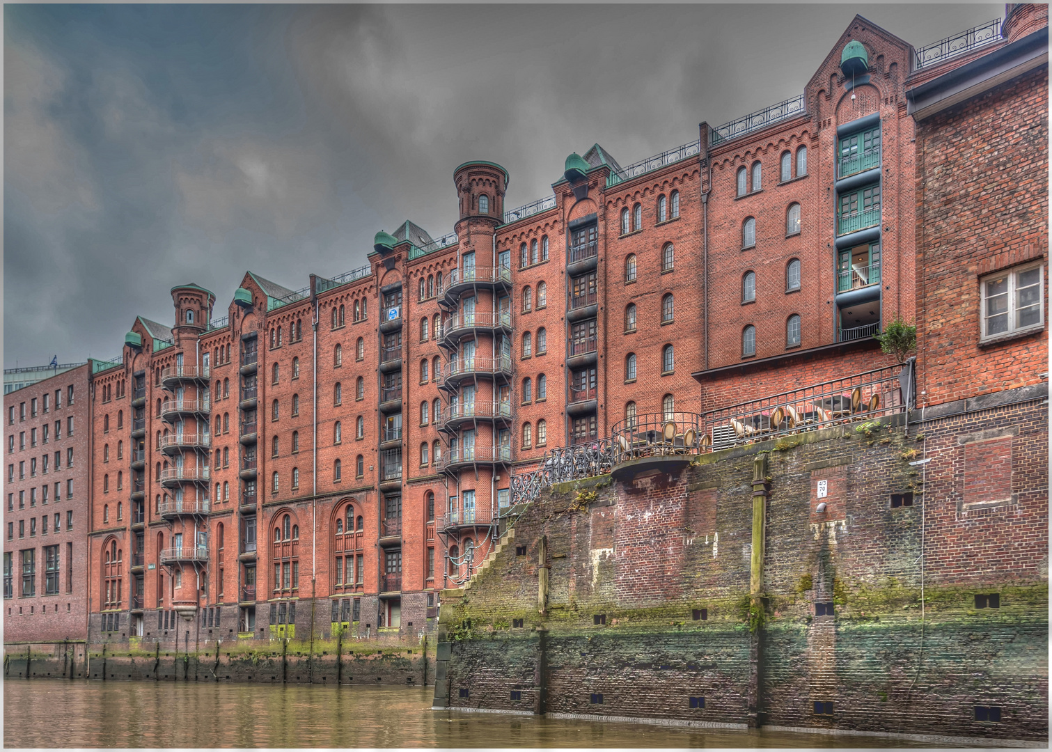 mit dem Schiff in der Speicherstadt