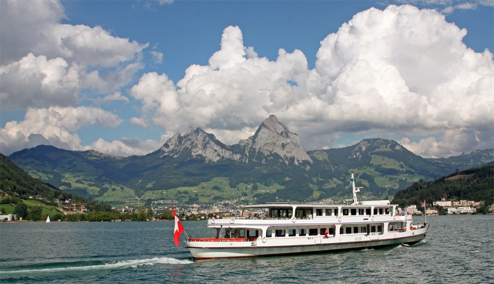 Mit dem Schiff Richtung Brunnen