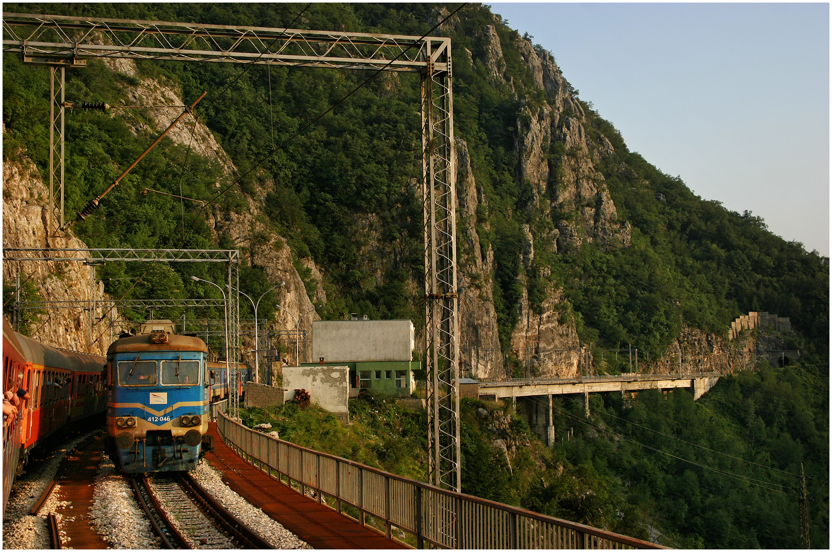 Mit dem Schnellzug durch die Berge LII