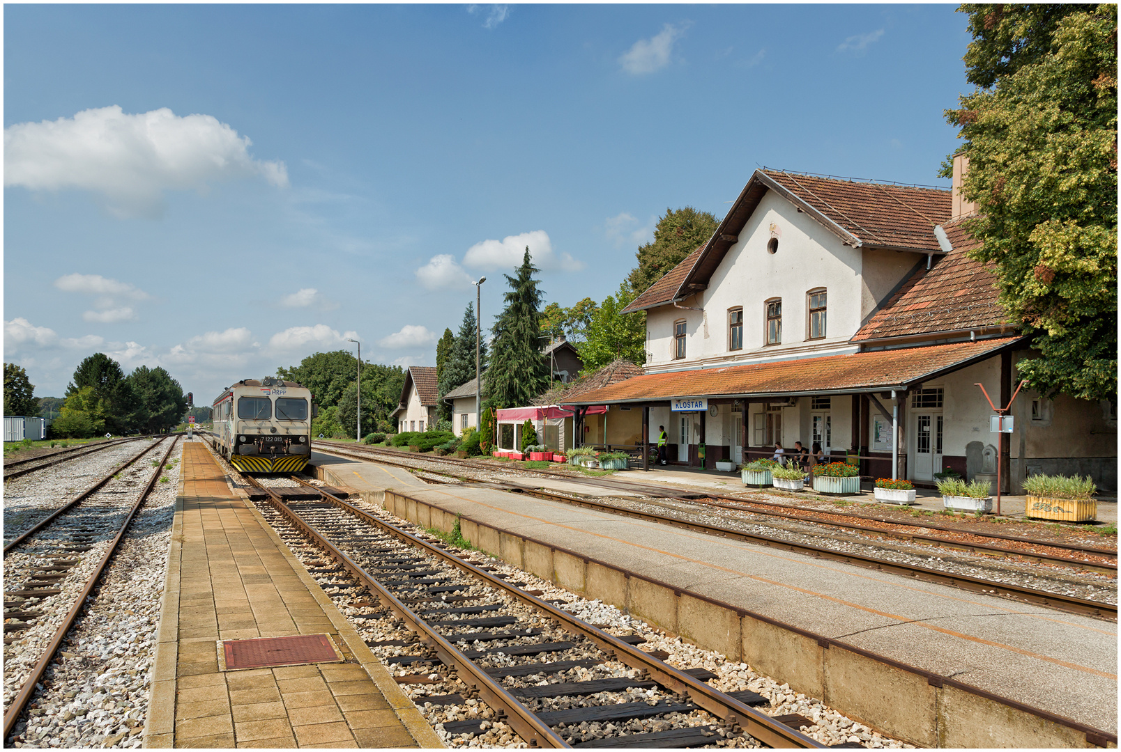 Mit dem Schnellzug durch die Hecke CMXV