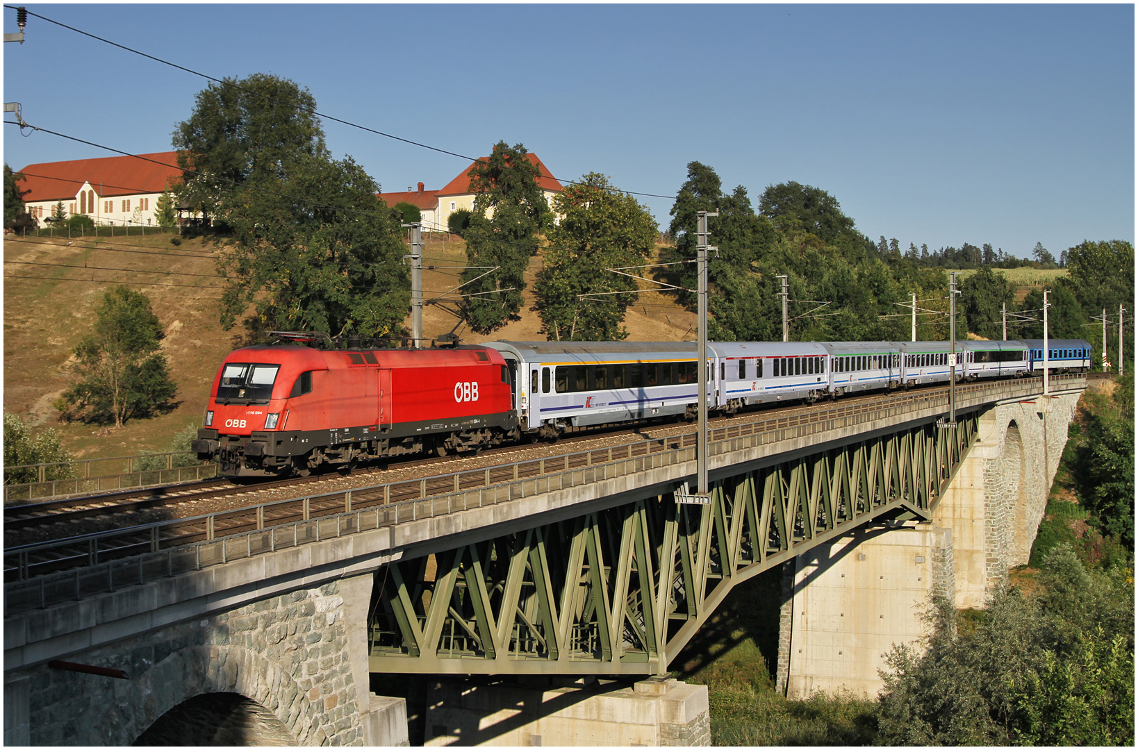 Mit dem Schnellzug durch die Hecke CXXXVI