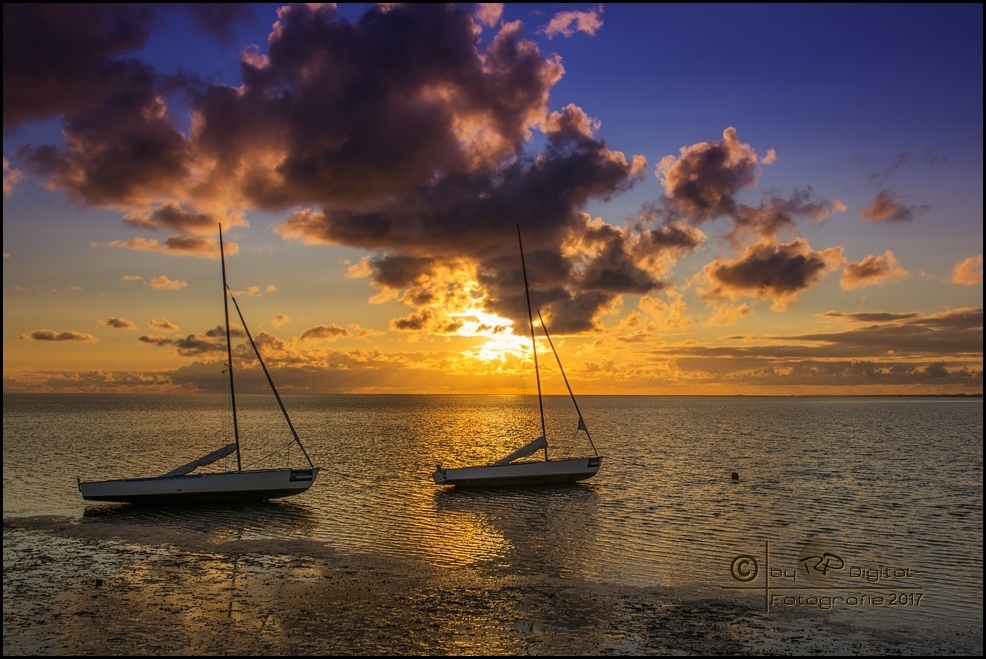 Mit dem Segelboot, ins Abendrot ...