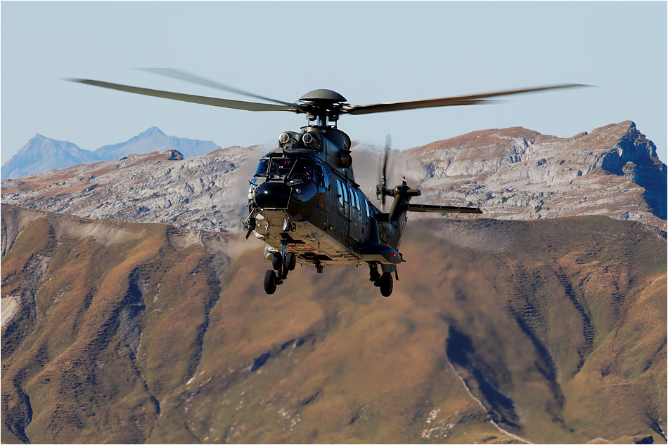 mit dem Super Puma auf die Axalp 2009