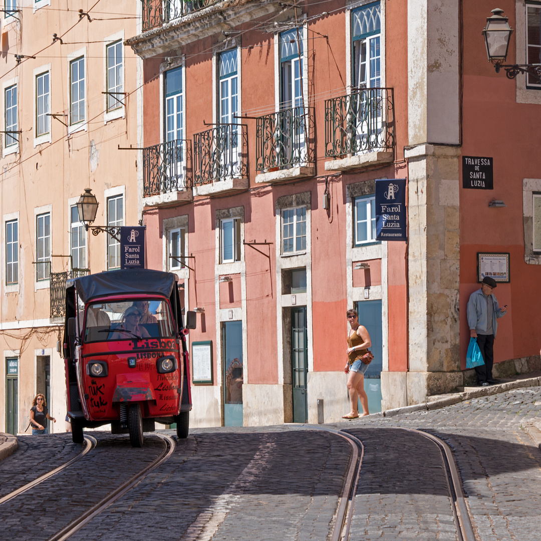 Mit dem Tuk Tuk In Lissabon 