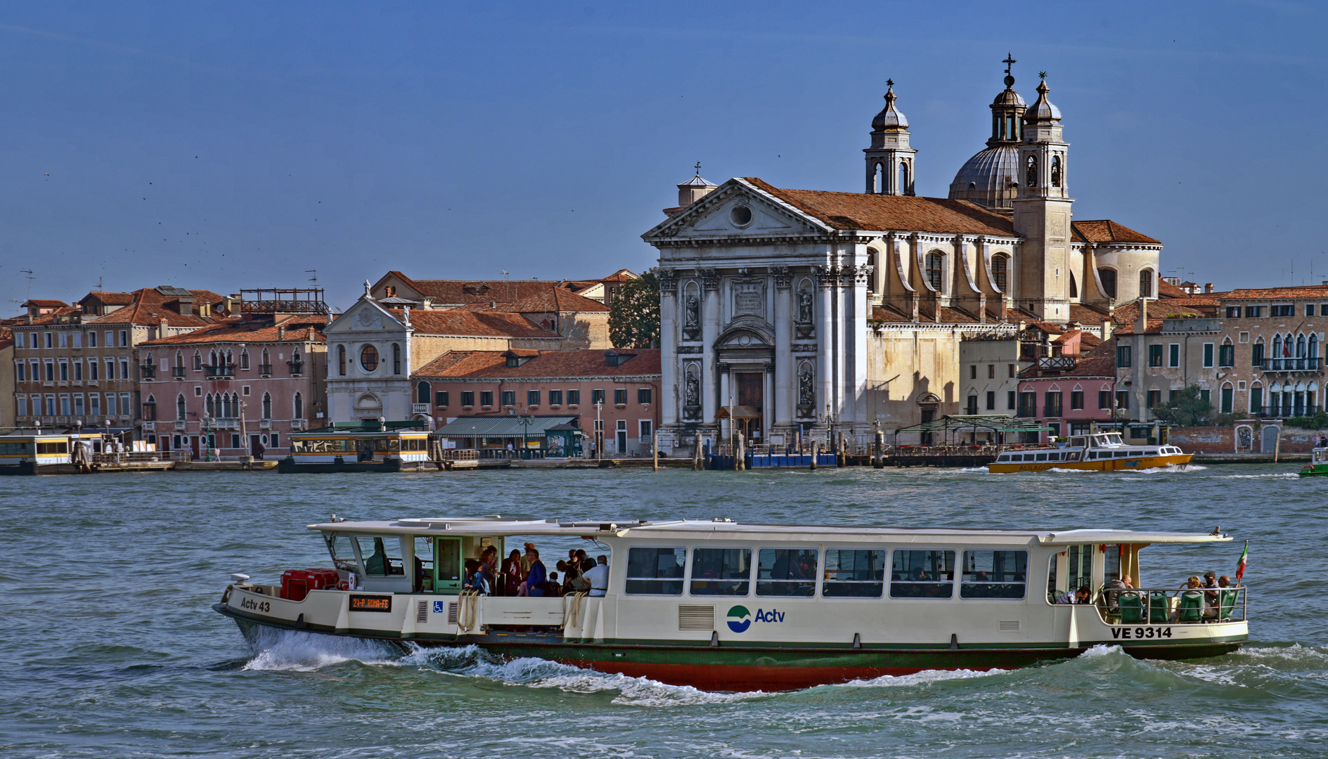 Mit dem Vaporetto in Venedig unterwegs