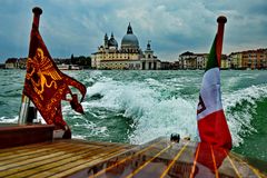 Mit dem Wassertaxi nach Murano