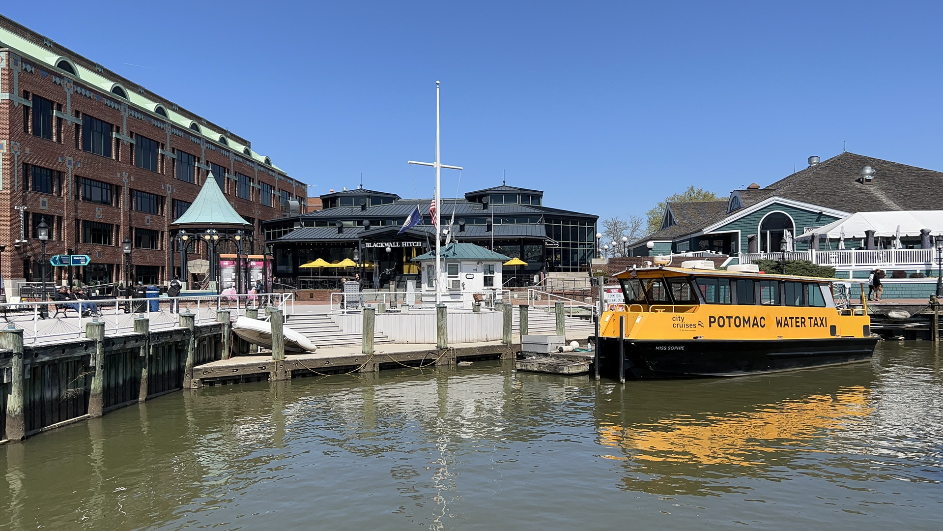 MIT DEM WASSERTAXI ÜBER DEN POTOMAC