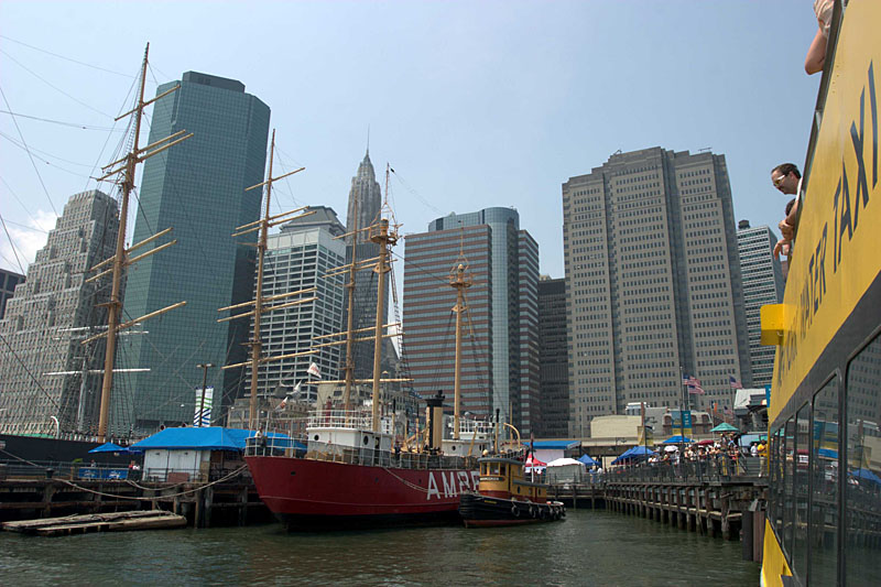 Mit dem Water Taxi im Seaport