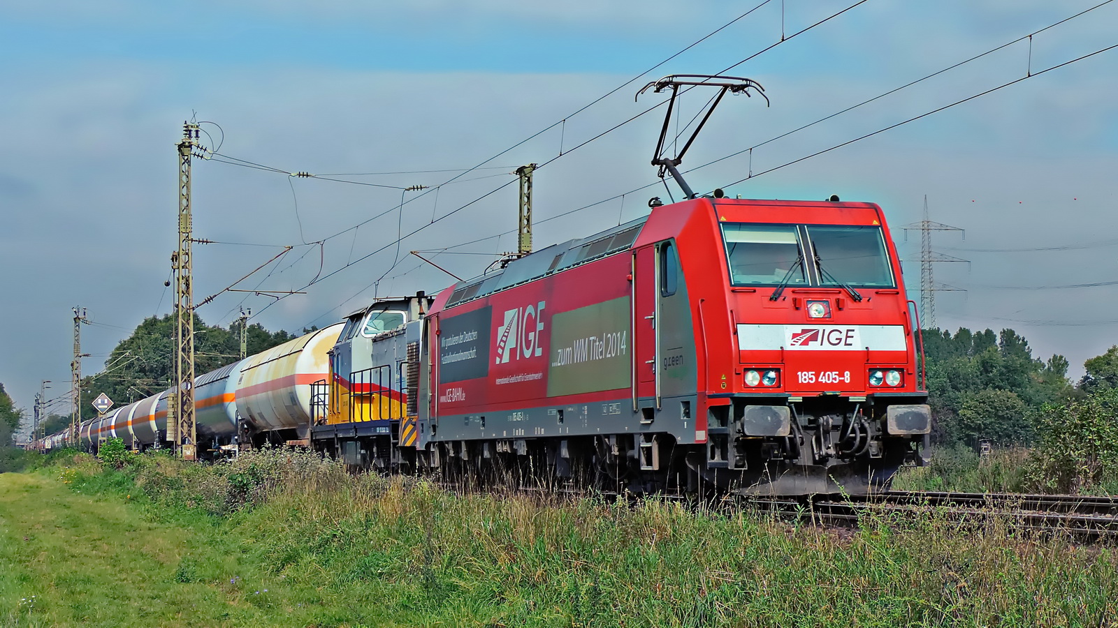 Mit der 185 405-8 IGE und einer Diesellok zum WM Titel 2014