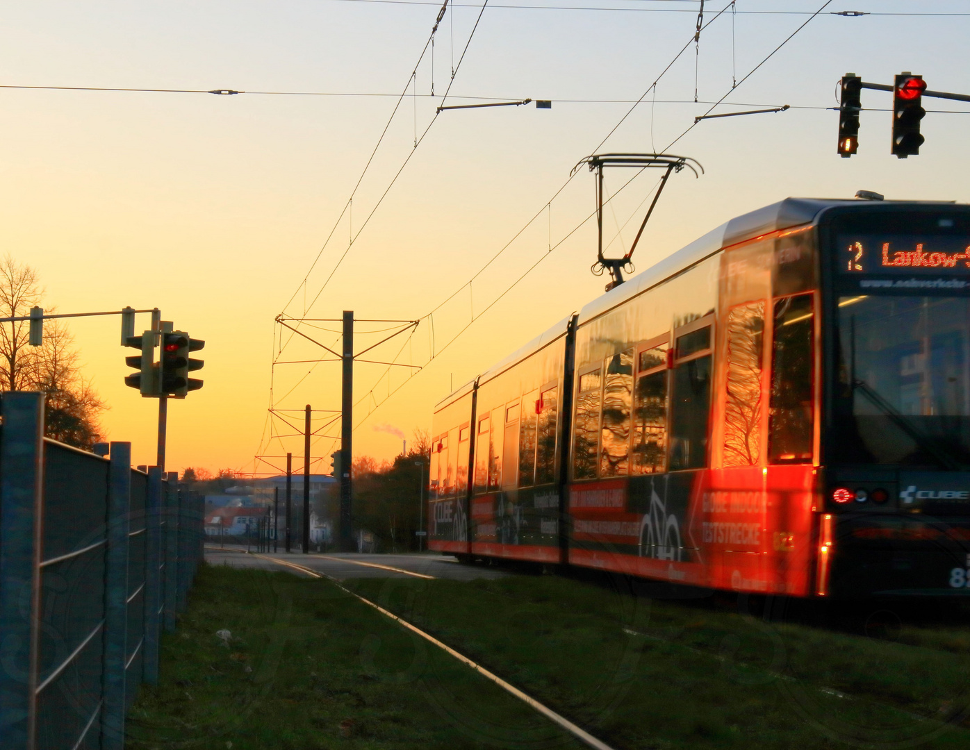 Mit der 2 in den Sonnenuntergangshimmel 