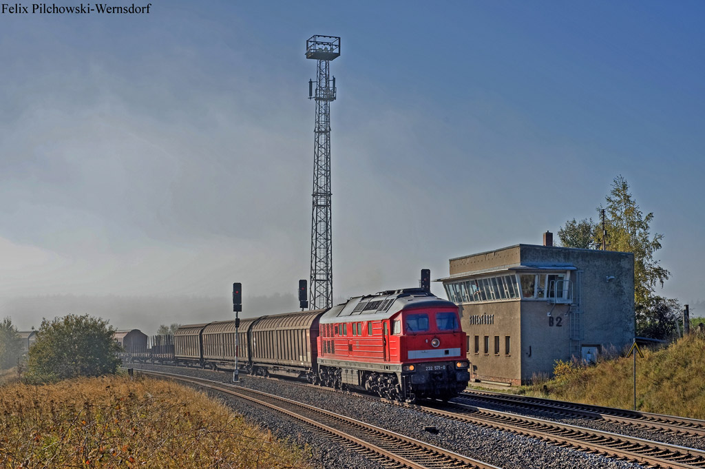 Mit der altbelüfteten 232 571-0 durch das Vogtland