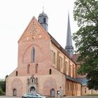 Mit der Aussenaufnahme der Klosterkirche....