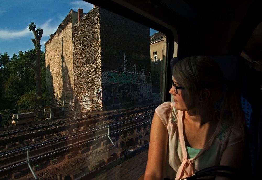 Mit der Bahn durch Berlin .