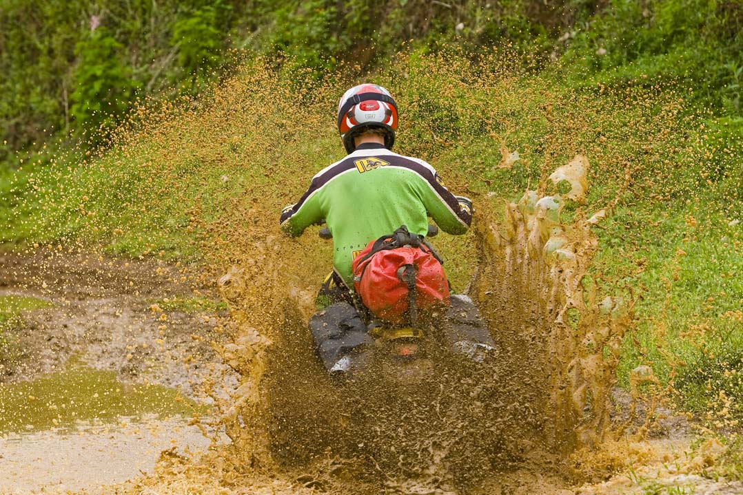 Mit der Crossmaschine durch den Dschungel von Costa Rica