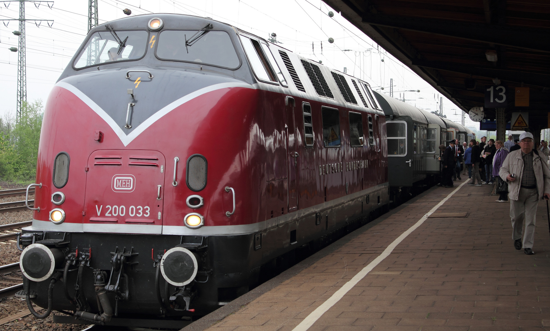 Mit der Diesel-Lok der 1950er Jahre V 200 033 zur Obstblüte nach Stockheim in die Wetterau und Oberh