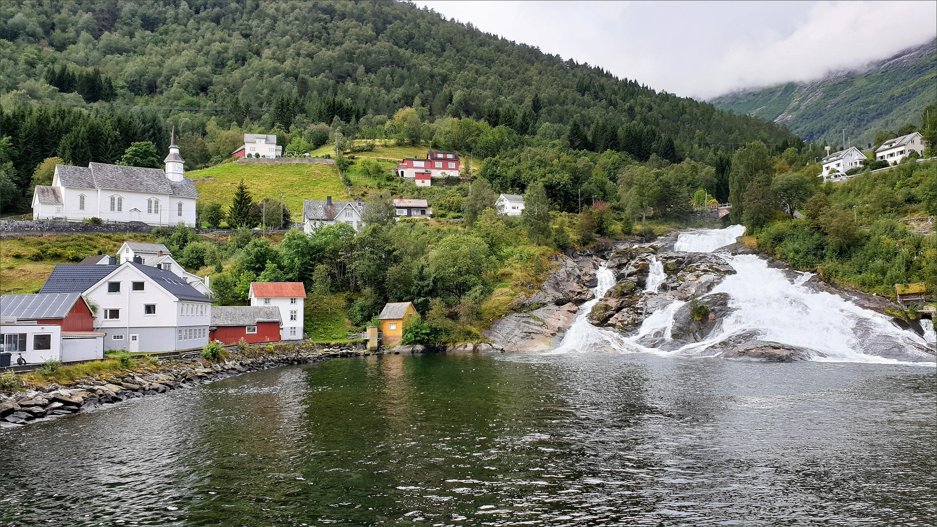 mit der Fähre von Geiranger nach Hellesylt