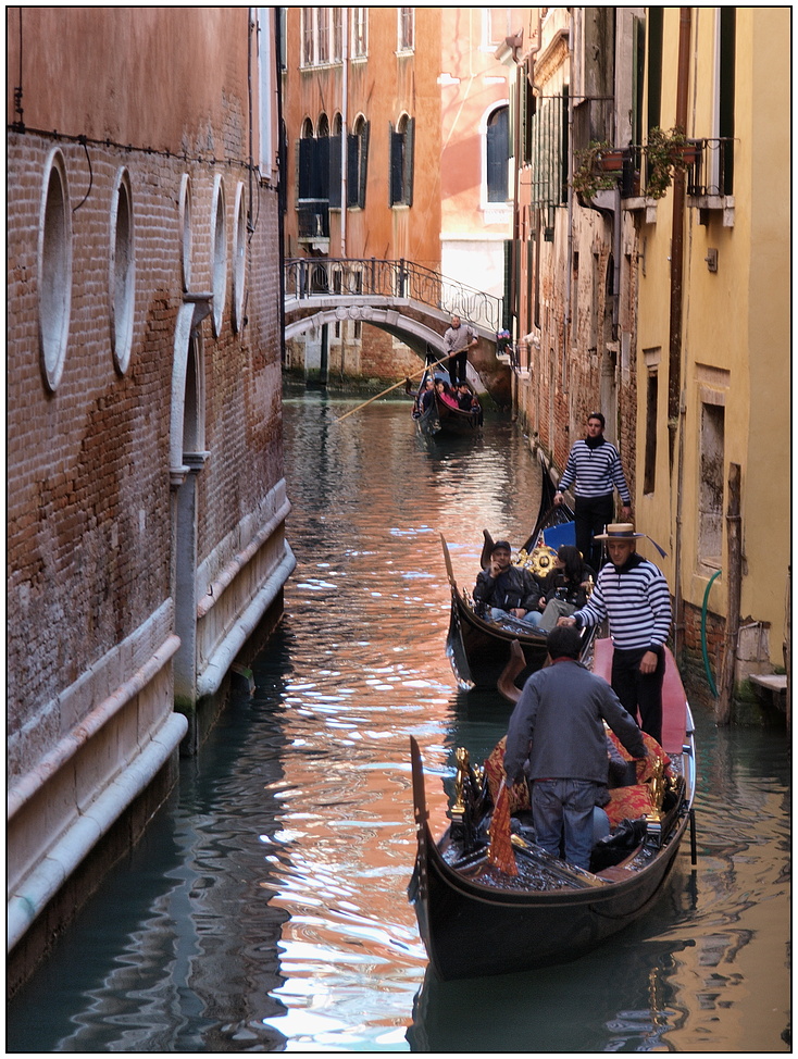 Mit der Gondola durch Venedigs Kanäle