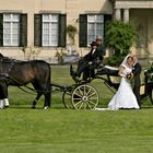 Mit der Kutsche vor dem Schloss